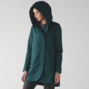 Lululemon Savasana Waterproof Jacket Deep Green Emerald Size 8 Like New!